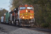 BNSF 4013 powers south at Lisle Road