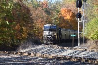 NS 4186 heads a grain train at the end of the split-grade mains at DV Tower, the north end of Danville Yard